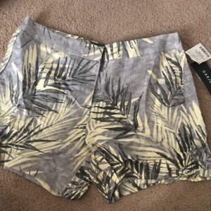 NWT Darjoni Women Shorts